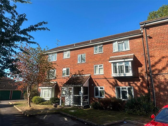 2 Bedroom Flat For Sale In High Street, Langley, Slough, Berkshire, SL3