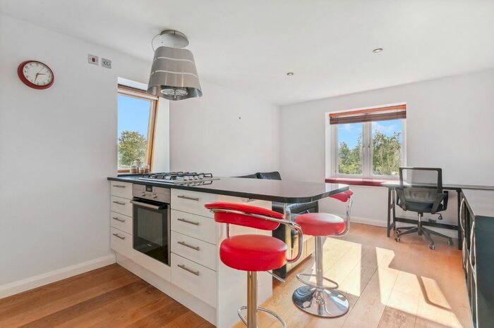 1 Bedroom Flat To Rent In Beverley Gardens, Barnes, SW13