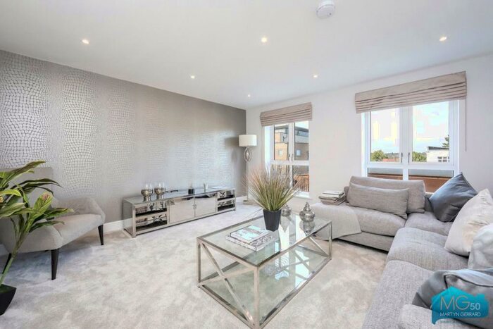 4 Bedroom Terraced House To Rent In Torrington Gardens, Bounds Green, London, N11