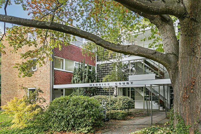 2 Bedroom Flat For Sale In Parkleys, Ham, TW10