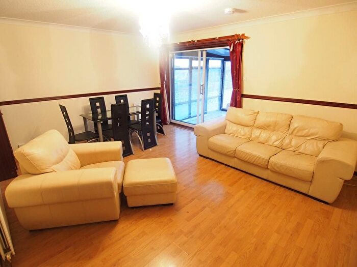 3 Bedroom Terraced House To Rent In Rowan Road, Aberdeen, AB16