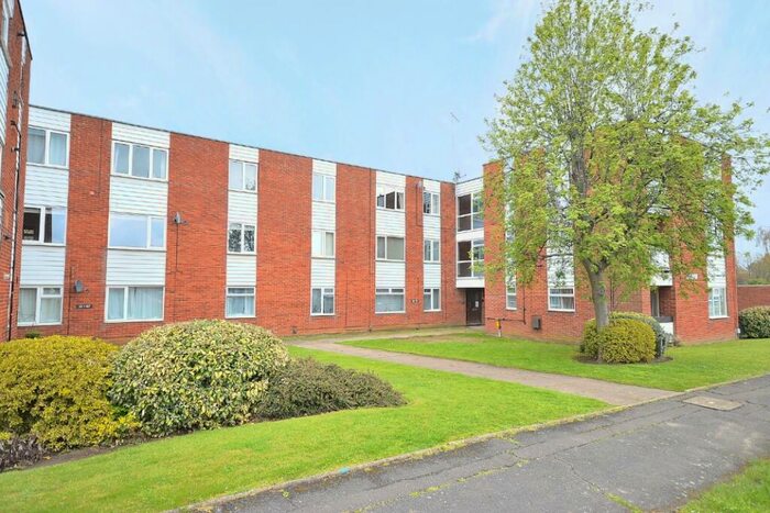 2 Bedroom Apartment To Rent In Porlock Close, Northampton, NN5