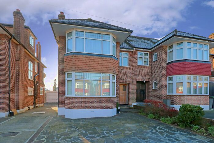 3 Bedroom Semi-Detached House To Rent In Overton Road, London, N14