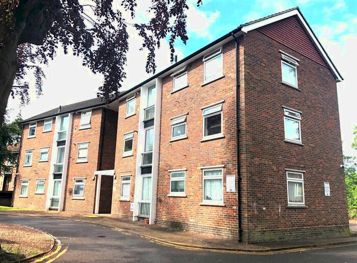 2 Bedroom Flat To Rent In Eaton Road, Sutton, SM2