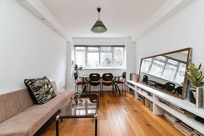 2 Bedroom Flat To Rent In Turner Street, Whitechapel, London, E1