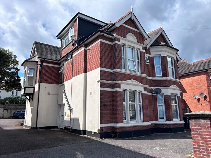 2 Bedroom Apartment For Sale In Alumhurst Road, Westbourne, BH4