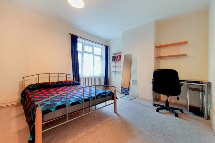 4 Bedroom Flat To Rent In Anderson House, Fountain Road, London, SW17