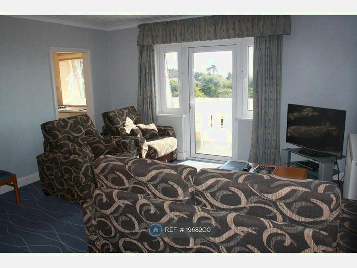 2 Bedroom Flat To Rent In Douglas Avenue, Exmouth, EX8