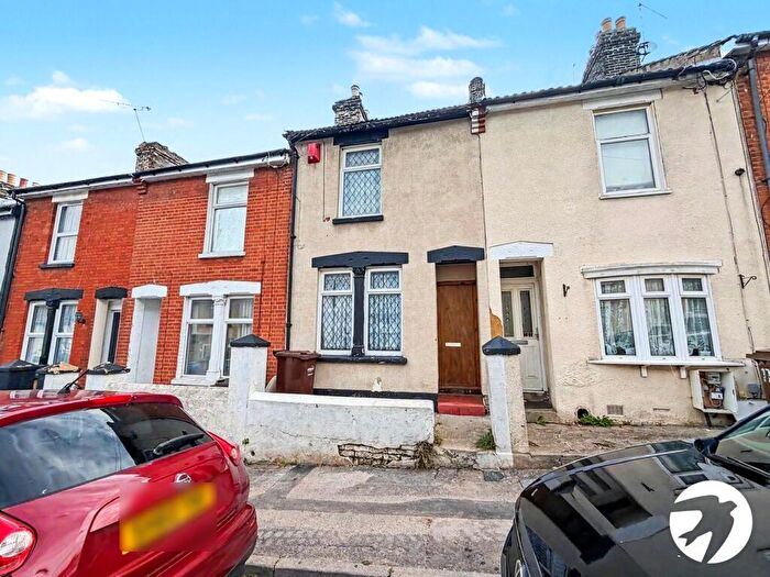 2 Bedroom Terraced House To Rent In Connaught Road, Chatham, Kent, ME4