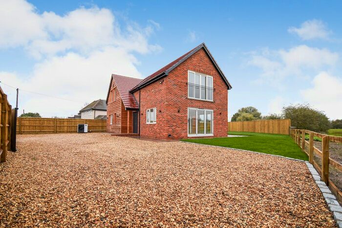 4 Bedroom Detached House For Sale In Lambdens Hill, Beenham, Reading, RG7
