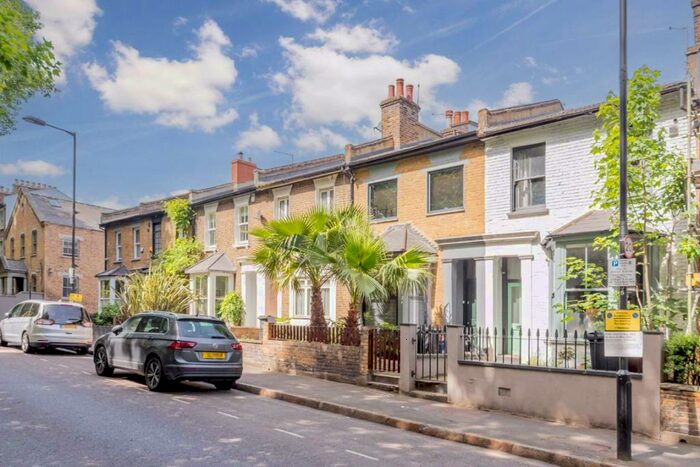 4 Bedroom House To Rent In Victoria Park Road, Victoria Park, E9