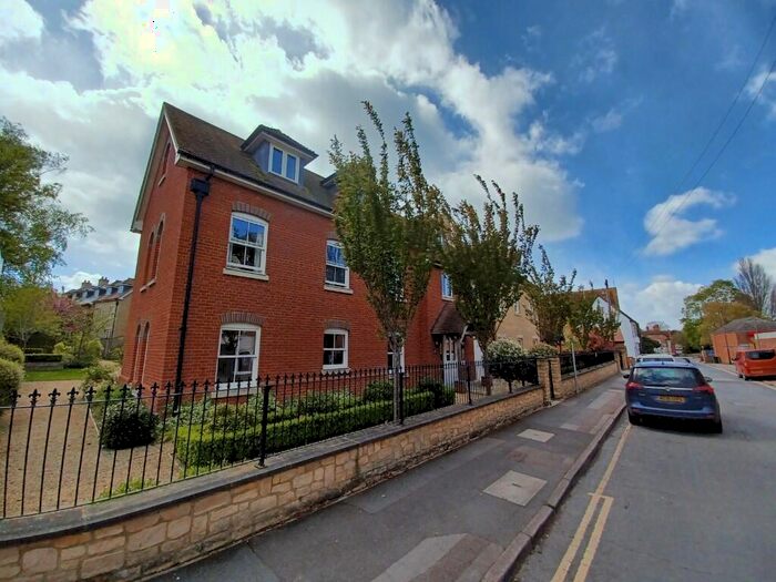 1 Bedroom Retirement Property For Sale In Church Street, Wantage, Oxfordshire, OX12