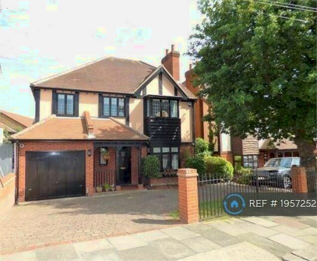 4 Bedroom Detached House To Rent In Somerville Gardens, Leigh-On-Sea, SS9