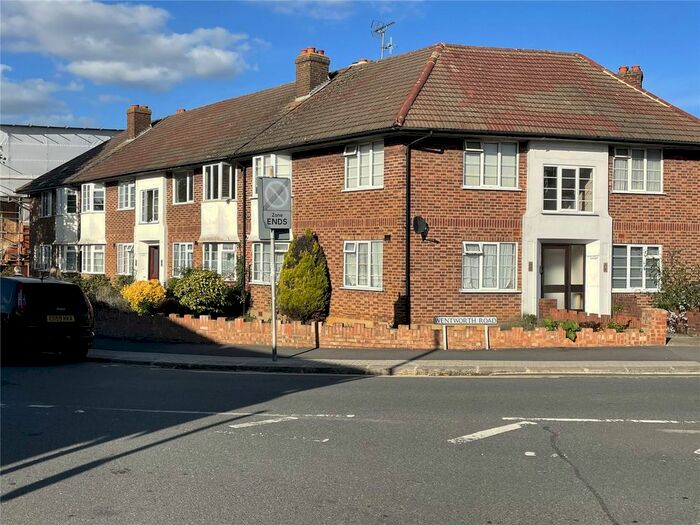 2 Bedroom Flat To Rent In Wentworth Court, Wentworth Road, Barnet, Herts, EN5