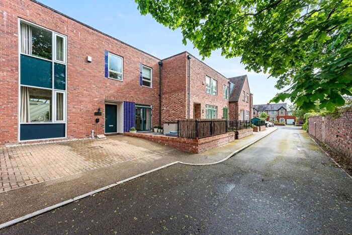 3 Bedroom Terraced House For Sale In Ellenbrook Road, Worsley, M28