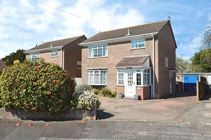 3 Bedroom Detached House For Sale In Ithica Close, Hayling Island, Hampshire, PO11