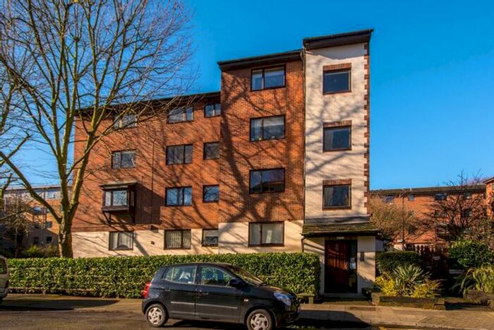 Studio To Rent In Granville Square, London, SE15