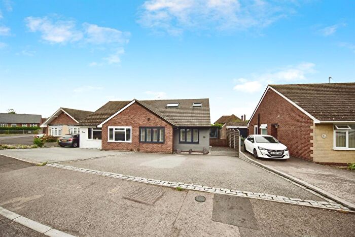 3 Bedroom Semi-Detached Bungalow For Sale In Cottenham Close, East Malling, West Malling, ME19