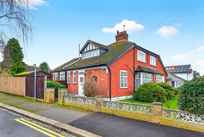 3 Bedroom Semi Detached House For Sale In Wandle Road, Morden, SM4