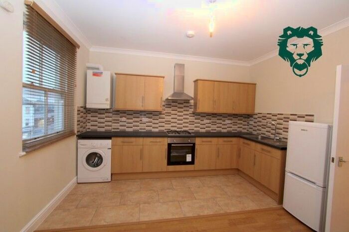 3 Bedroom Flat To Rent In Hoe Street, London E17