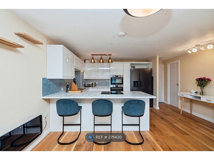 1 Bedroom Flat To Rent In Wapping High Street, London, E1W