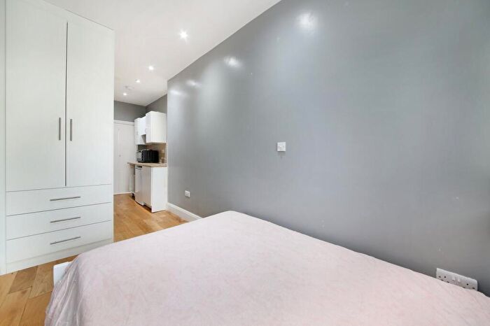 Flat To Rent In Gordon Avenue, Mortlake, SW14