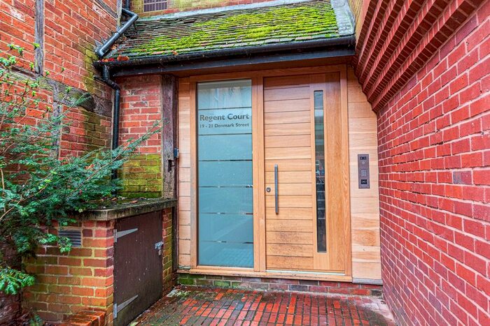 1 Bedroom Flat To Rent In Regent Court, - Denmark Street, Wokingham, RG40