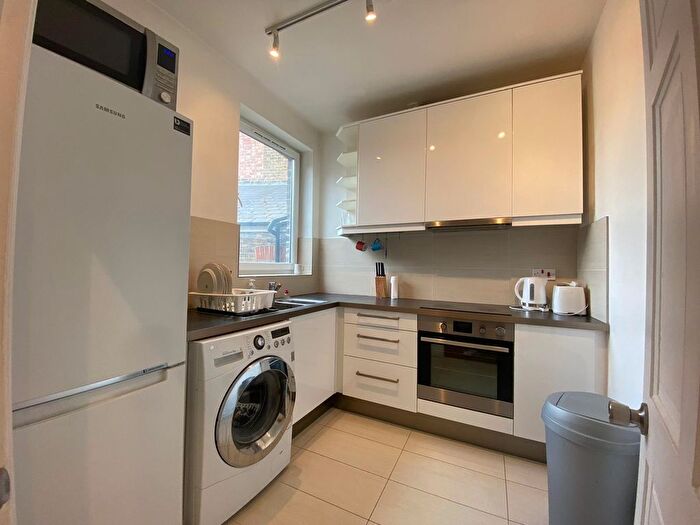 1 Bedroom Flat To Rent In Northfield Avenue, Northfield, W13