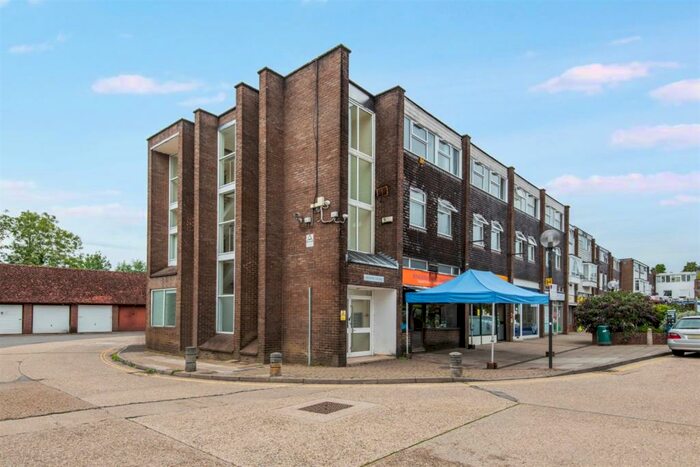 Flat To Rent In Jengers Mead, Billingshurst, RH14