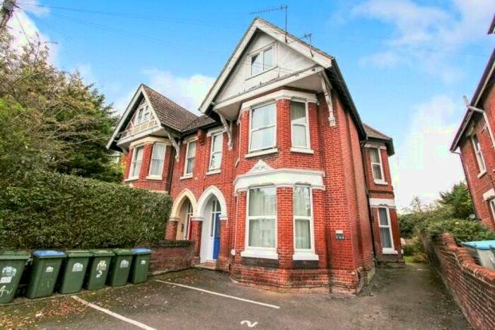 1 Bedroom Flat To Rent In Hill Lane, Southampton, Hampshire, SO15