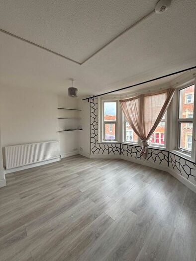 1 Bedroom Flat To Rent In George Lane, South Woodford, E18