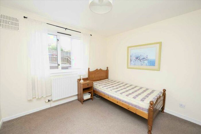 2 Bedroom Apartment To Rent In Turret Drive, FK2
