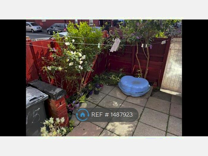 2 Bedroom Terraced House To Rent In Ashton Place, Leeds, LS8