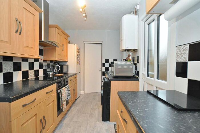 3 Bedroom Terraced House For Sale In Balmoral Road, Hitchin, SG5