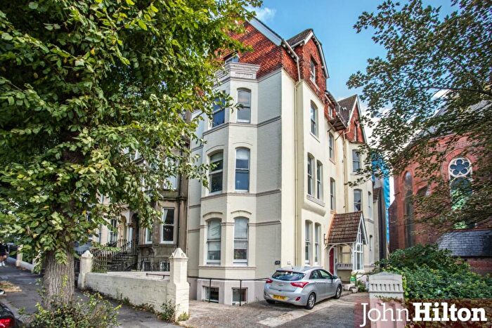 2 Bedroom Flat For Sale In Upper Rock Gardens, Brighton, BN2