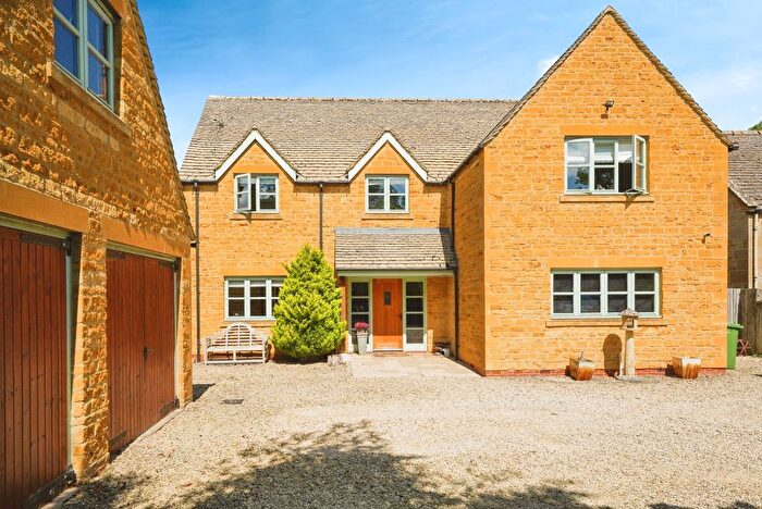 4 Bedroom Detached House For Sale In Pennylands Bank, Broadway, Worcestershire, WR12