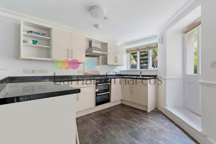 2 Bedroom Flat To Rent In Crooms Hill, London, SE10