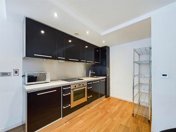 2 Bedroom Apartment To Rent In West Point, Wellington Street, Leeds, LS1
