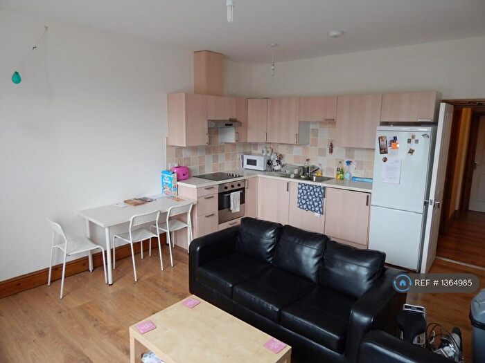 3 Bedroom Flat To Rent In Hyde Terrace, Leeds, LS2