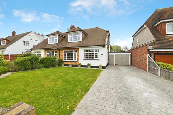 3 Bedroom Semi Detached House For Sale In Hilltop Close, Rayleigh, SS6