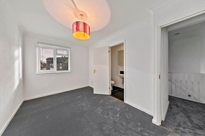 3 Bedroom Terraced House For Sale In Addison Road, Teddington, TW11
