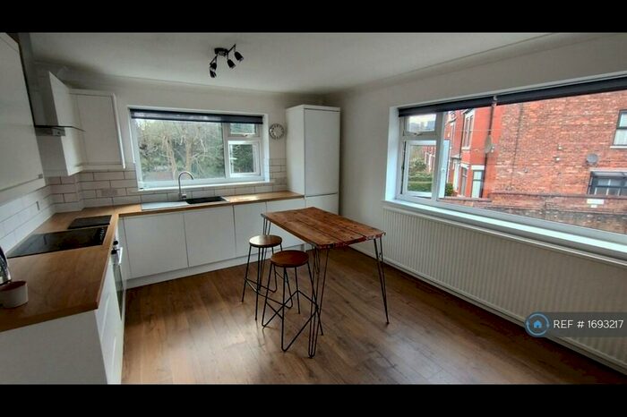 2 Bedroom Flat To Rent In Thornton Court, Manchester, M16