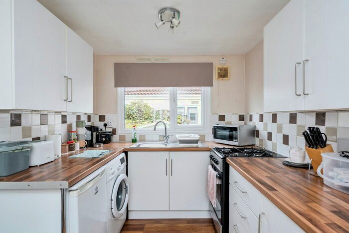 1 Bedroom Mobile/park Home For Sale In Neath Road, Bryncoch, Neath, SA10