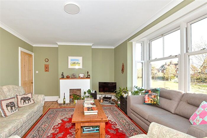 2 Bedroom Maisonette For Sale In High Street, Cranleigh, Surrey, GU6