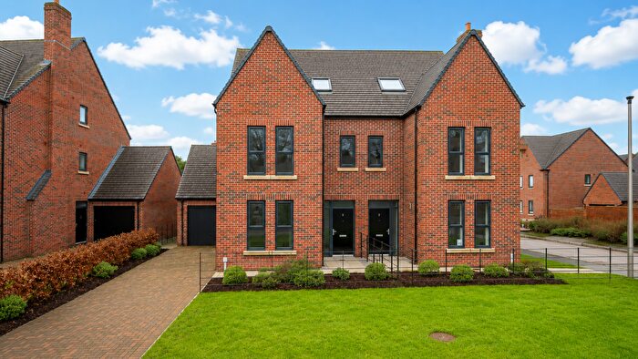 4 Bedroom Semi-Detached House To Rent In Mara Drive, Northwich, CW8