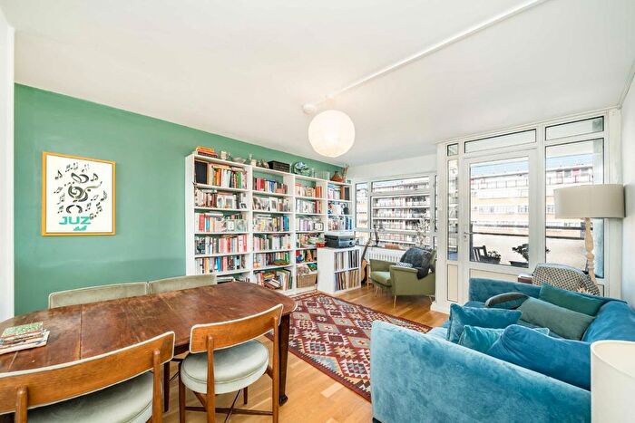 2 Bedroom Flat To Rent In Churchill Gardens, London, SW1V