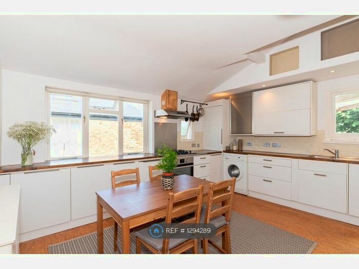 3 Bedroom Maisonette To Rent In Glenfield Road, London SW12