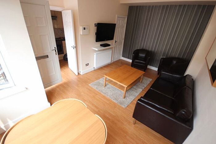 3 Bedroom Terraced House To Rent In Beechwood View, Burley, Leeds, LS4