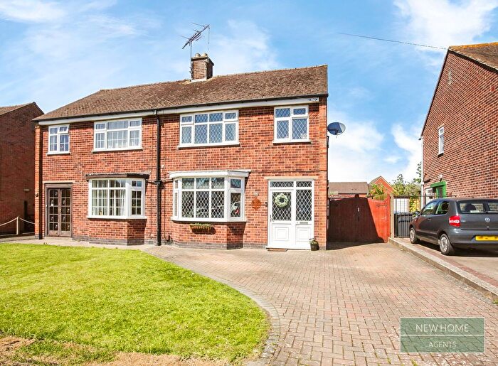 3 Bedroom Semi-Detached House For Sale In York Road, Hinckley, LE10