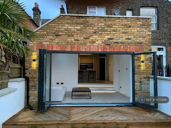 3 Bedroom Flat To Rent In Bathurst Gardens, London, NW10